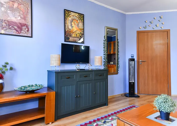 Cedar Iii One Bdrm Flat B2 * Banszko